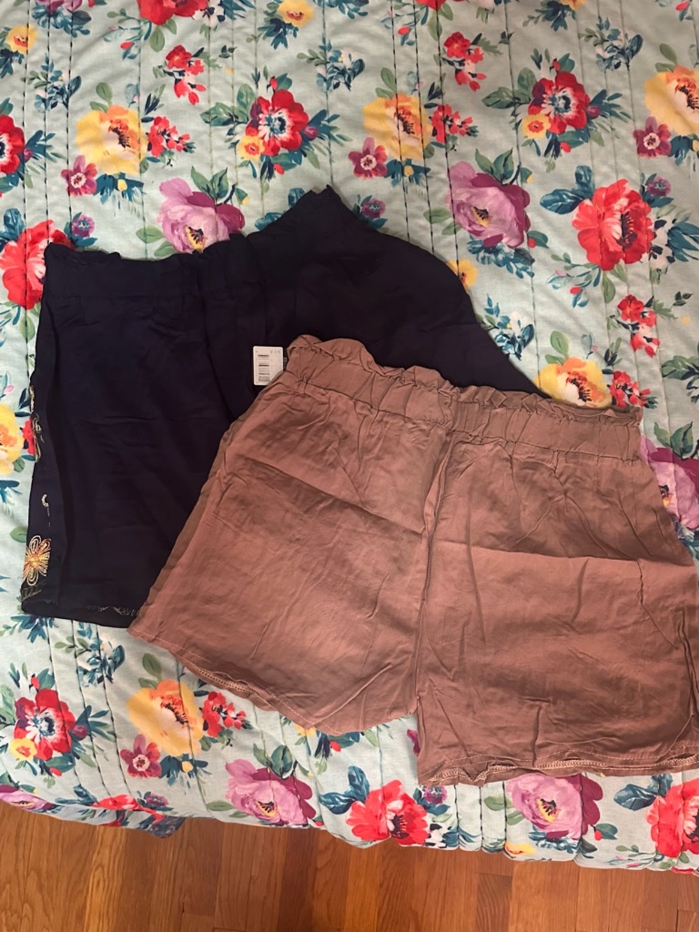 Embroidered High-Rise Tan Floral Shorts - Picture 4 of 4
